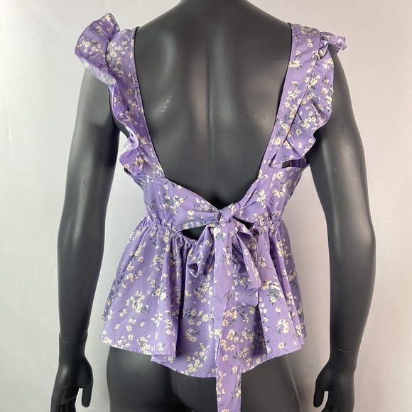 Shein lavender flutter sleeve blouse with tiny daisies medium - Picture 4 of 6